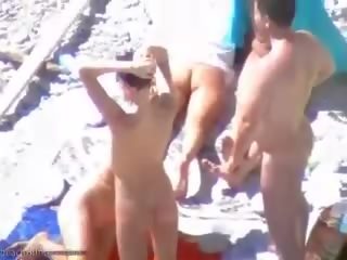 Sunbathing pantai sluts have some rumaja group bayan fun