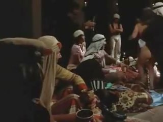 Ilsa, harem 管理人 的 该 油 sheiks (1976)