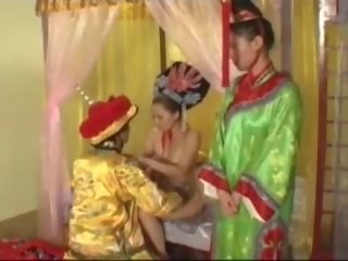 Číňan emperor fucks cocubines, volný xxx film 7d