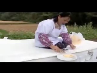 Toinen rasva aasialaiset läkkäämpi maatila vaimo, vapaa aikuinen video- cc